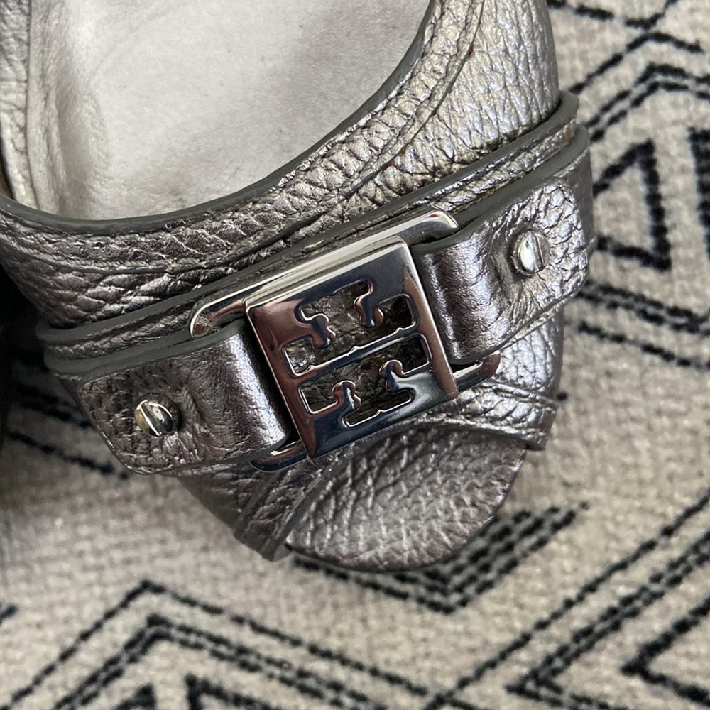 Tory Burch Metallic Pewter Leather Wedge Sandals - Picture 4 of 11